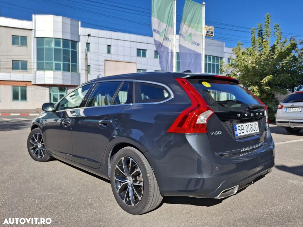 Volvo V60 D6 Plug-In-Hybrid AWD Geartronic Summum - 4