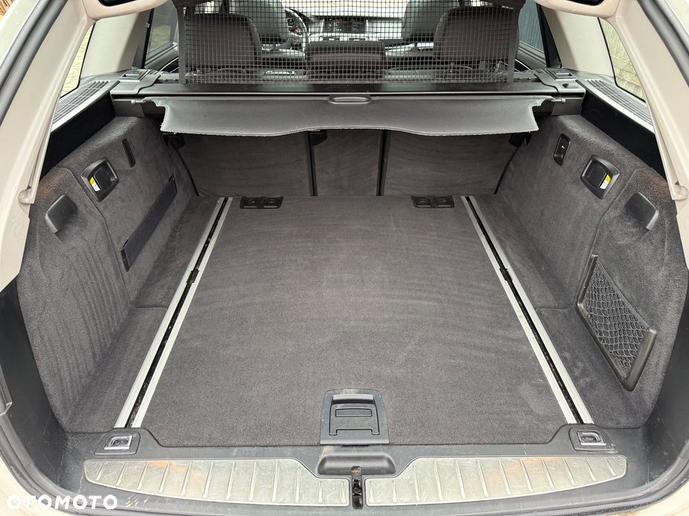 BMW Seria 5 525d - 24