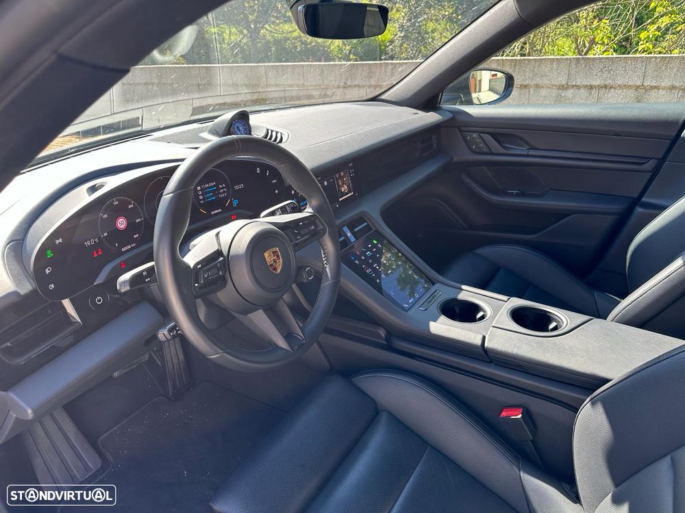 Porsche Taycan Cross Turismo 4 - 7