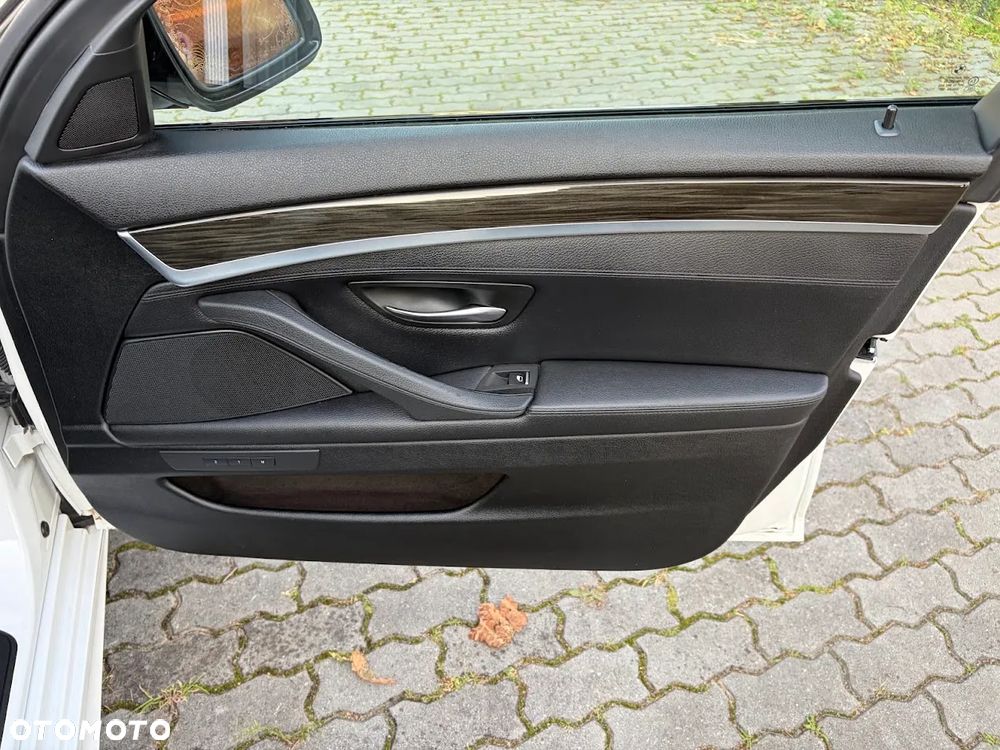 BMW Seria 5 535i - 24