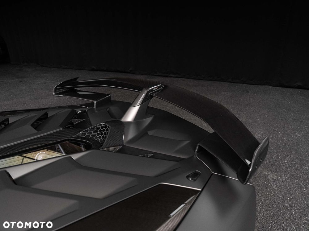 Lamborghini Aventador - 16