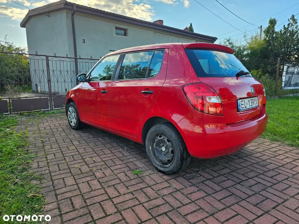 Skoda Fabia 2010 photo 4