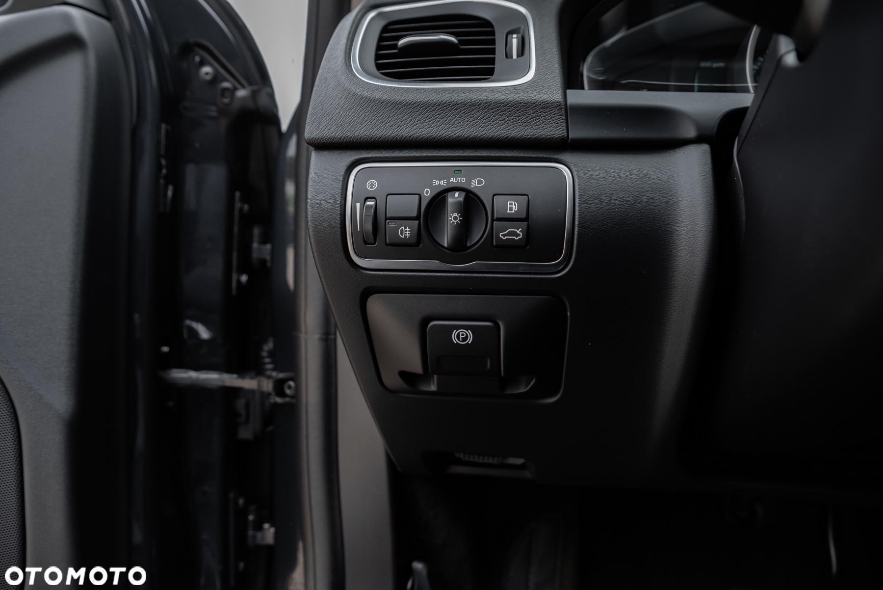 Volvo V60 D4 Geartronic Summum - 27