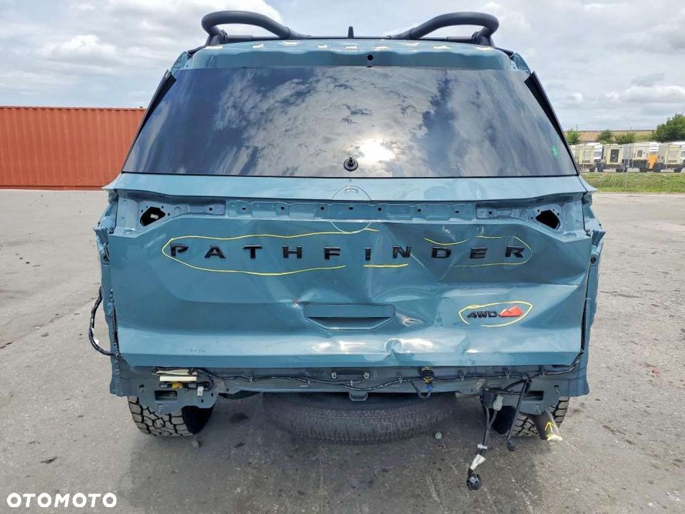 Nissan Pathfinder - 4