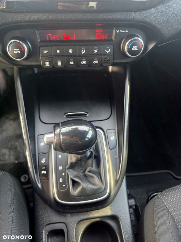Kia Carens - 15