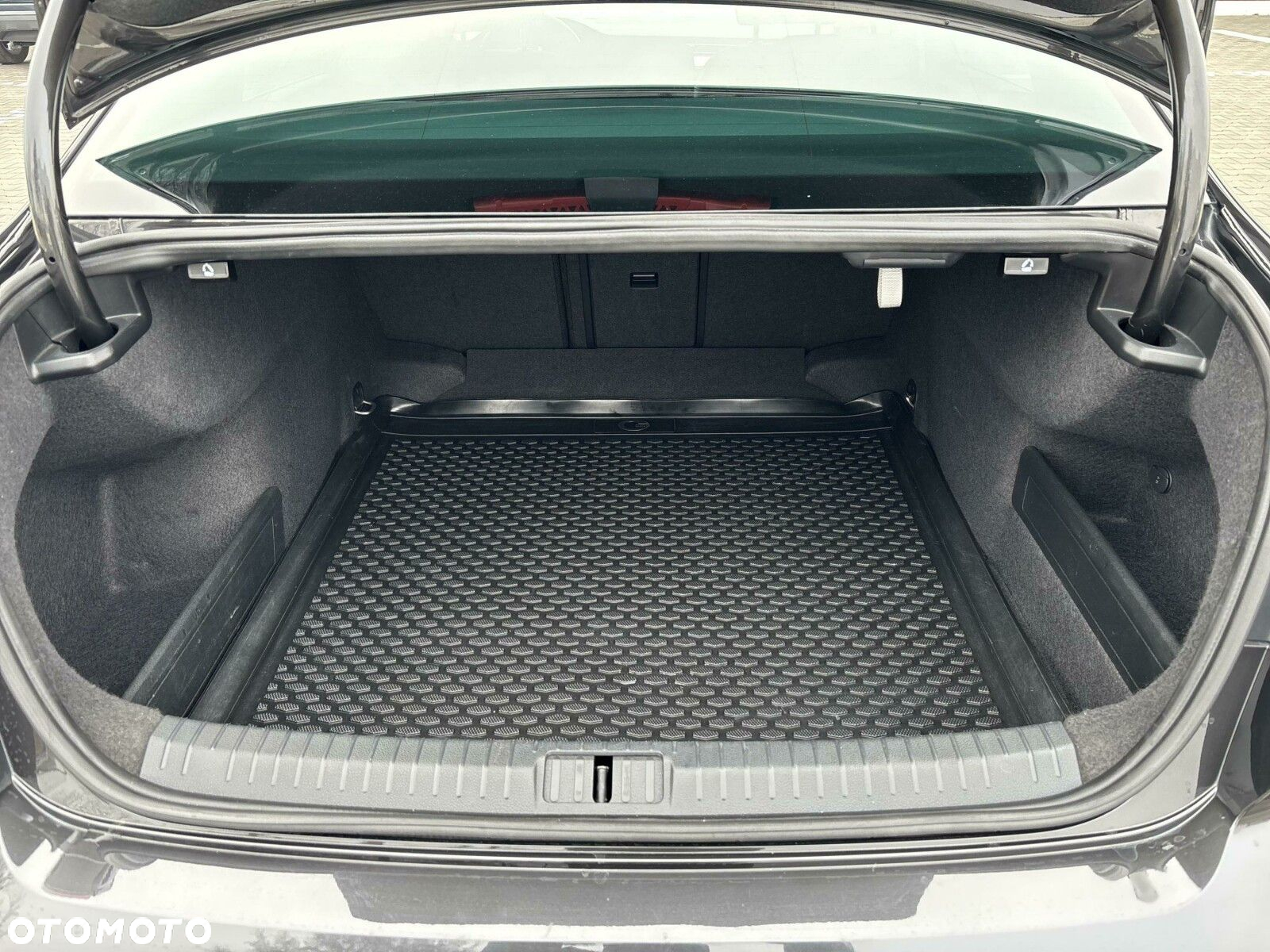 Volkswagen Passat 2.0 TDI Elegance DSG - 29