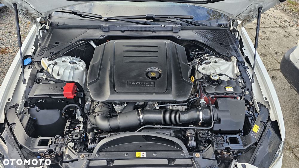Jaguar XE - 21