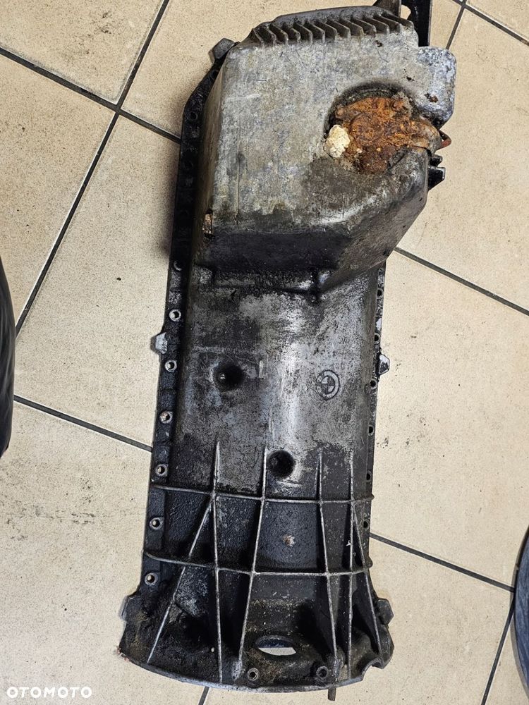 MISKA OLEJOWA OLEJU BMW 7 E32 E34 3.5B - 1