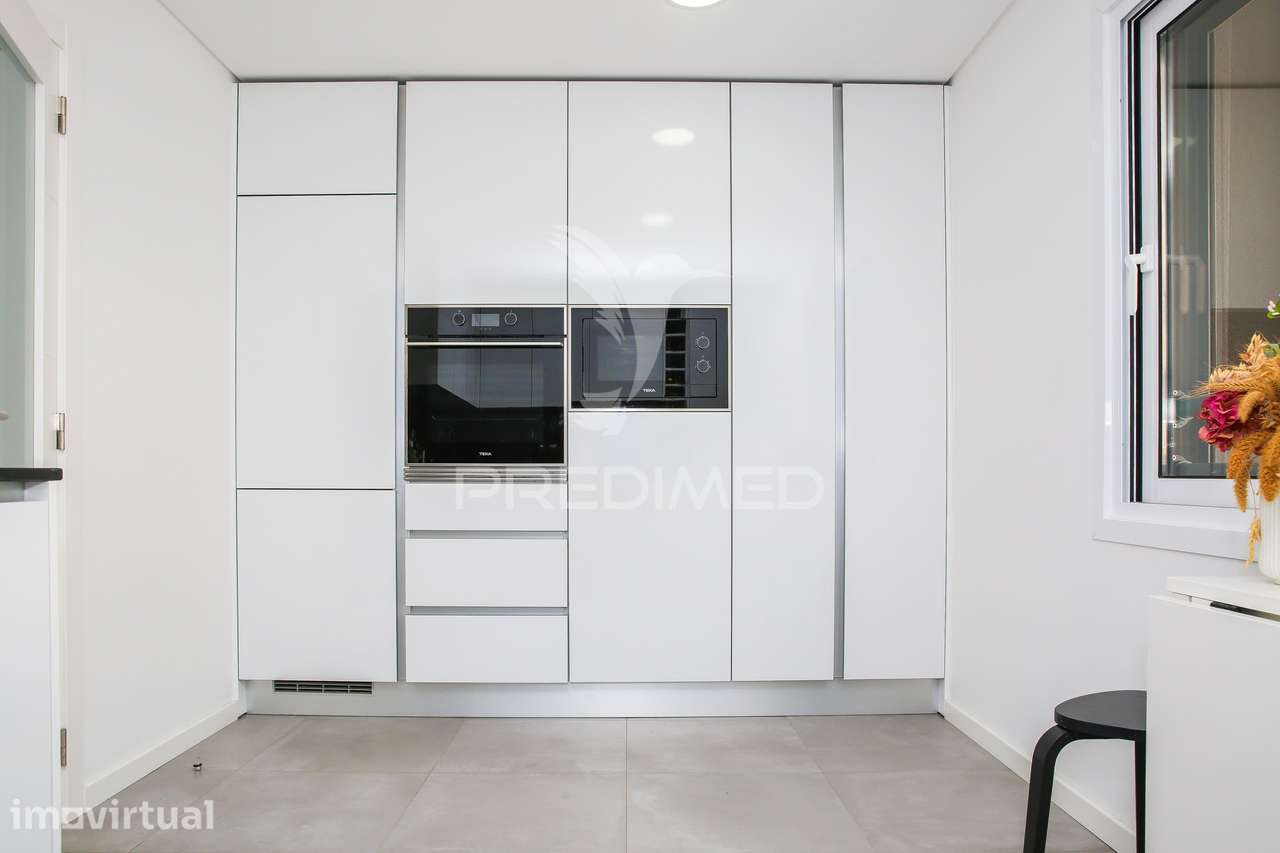 Apartamento T2 com Terraço semi novo em Santa António dos Cavaleiros - Grande imagem: 3/39
