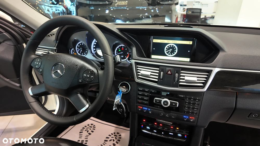 Mercedes-Benz Klasa E 350 CDI DPF BlueEFFICIENCY 7G-TRONIC Avantgarde - 37