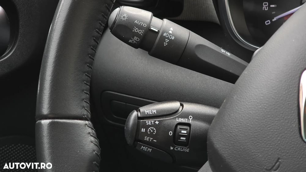 Citroën C3 AIRCROSS BlueHDI 120 Stop & Start EAT6 SHINE - 28