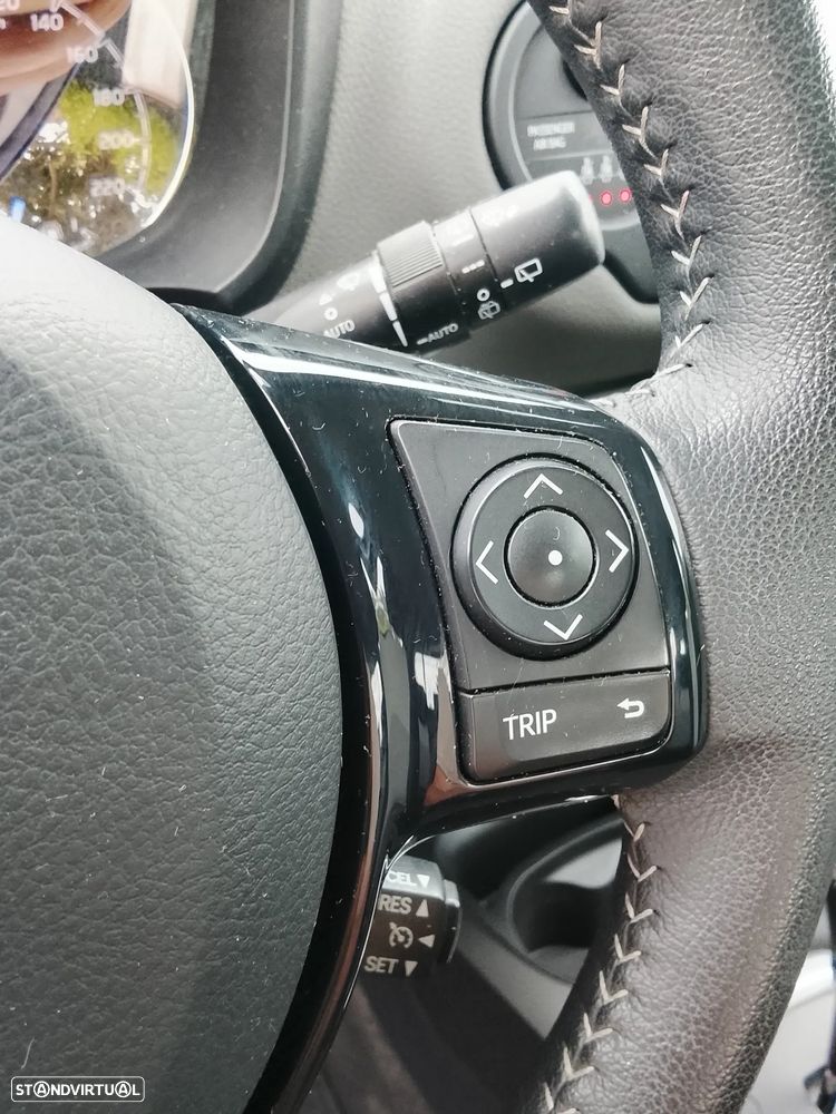 Toyota Yaris 1.5 HSD Comfort+P.Style - 11