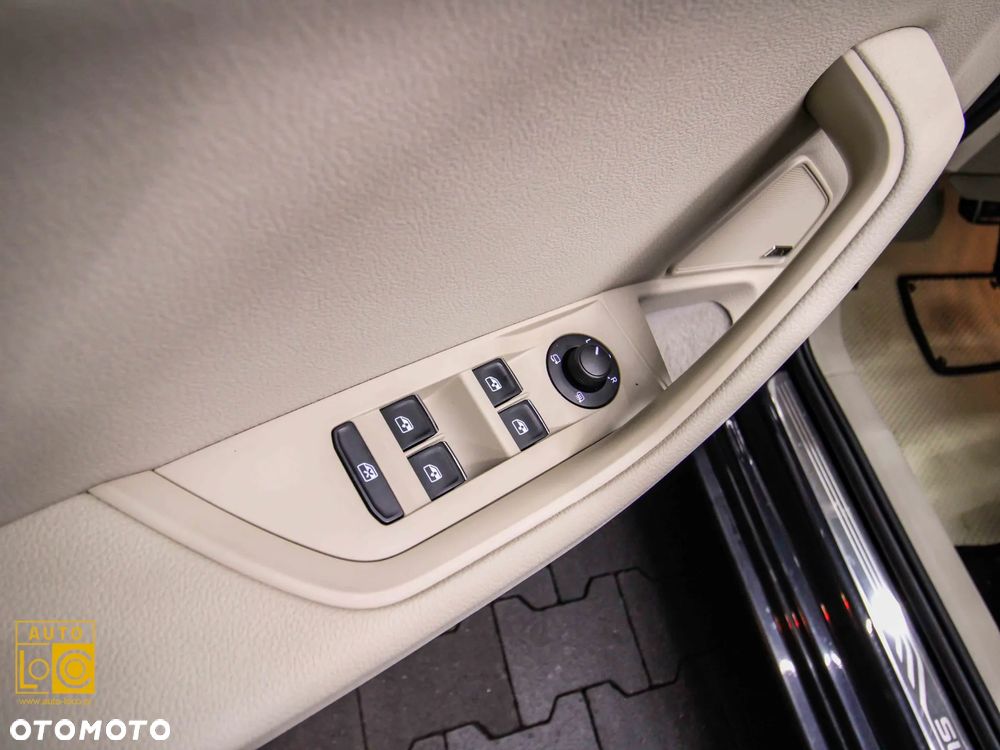 Skoda Superb 2.0 TDI Style DSG - 32