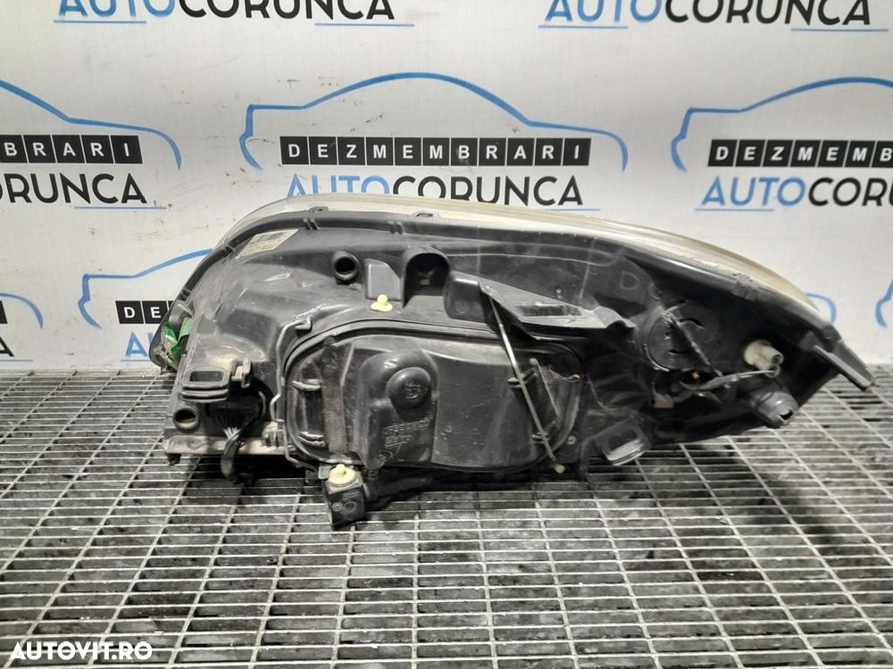 Far Dreapta Volvo XC60 2008 - 2013 SUV 4 Usi (1104) Fara xenon 30763146 - 3