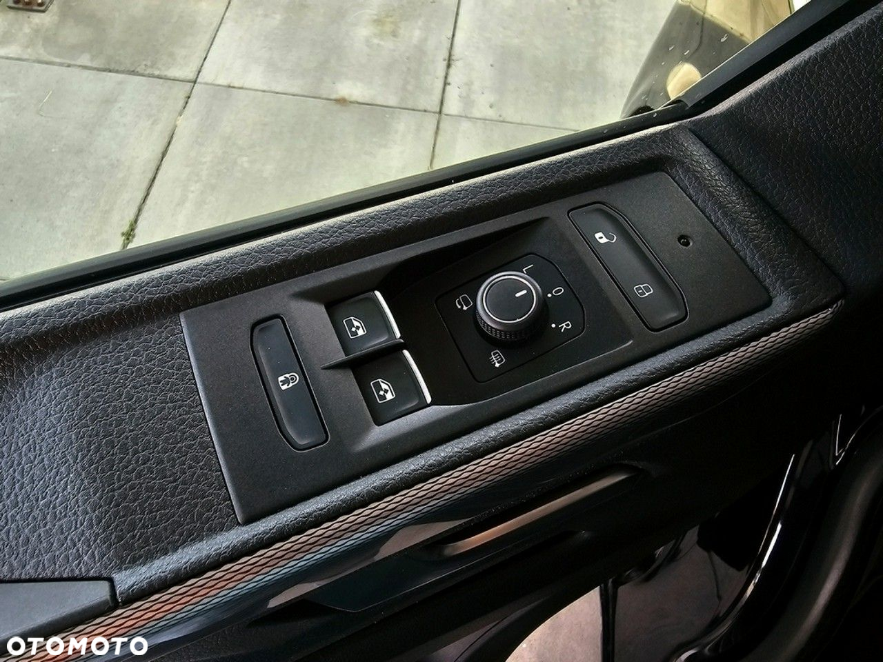 Volkswagen Multivan - 13
