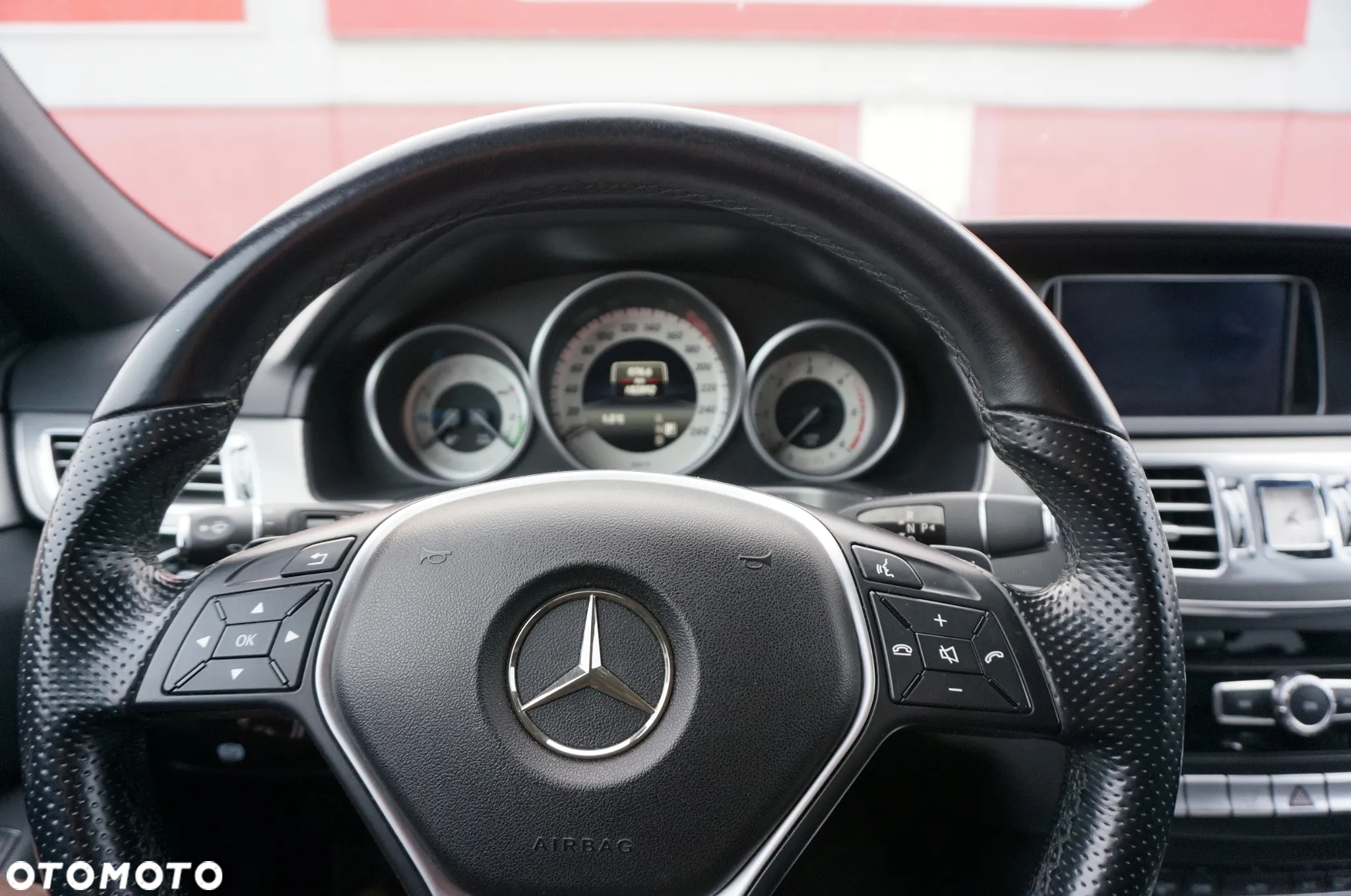 Mercedes-Benz Klasa E 300 BlueTec Hybrid - 22