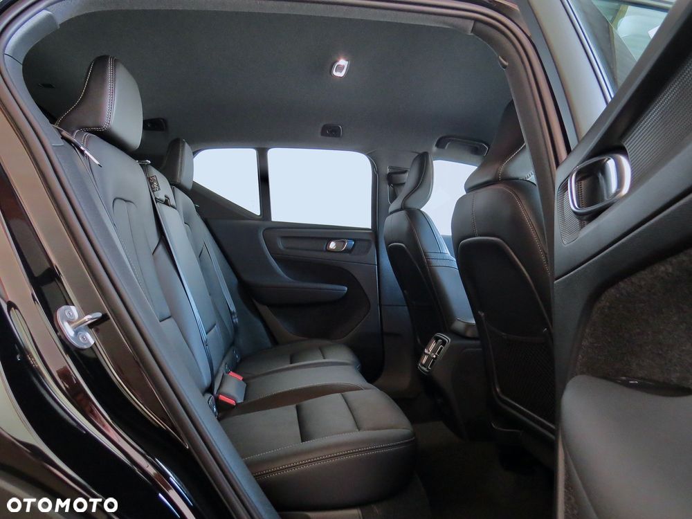 Volvo XC 40 B4 B DKG Ultra Dark - 21