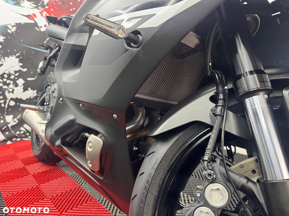 Yamaha R7 - 35
