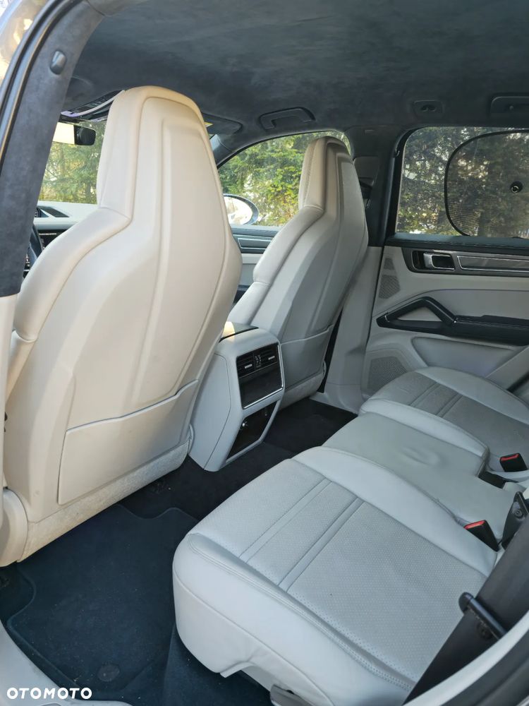 Porsche Cayenne Platinum Edition - 10