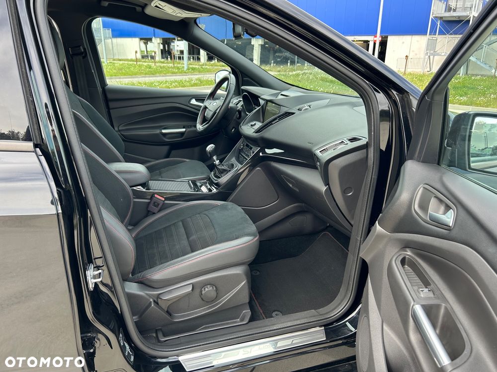 Ford Kuga 1.5 EcoBoost 2x4 ST-Line - 25