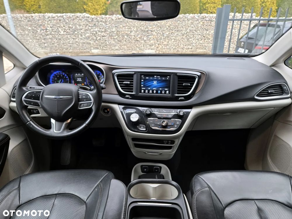 Chrysler Pacifica - 6