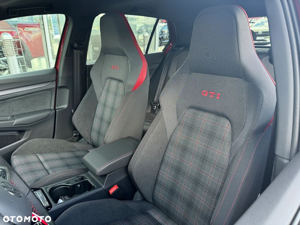 Volkswagen Golf - 12