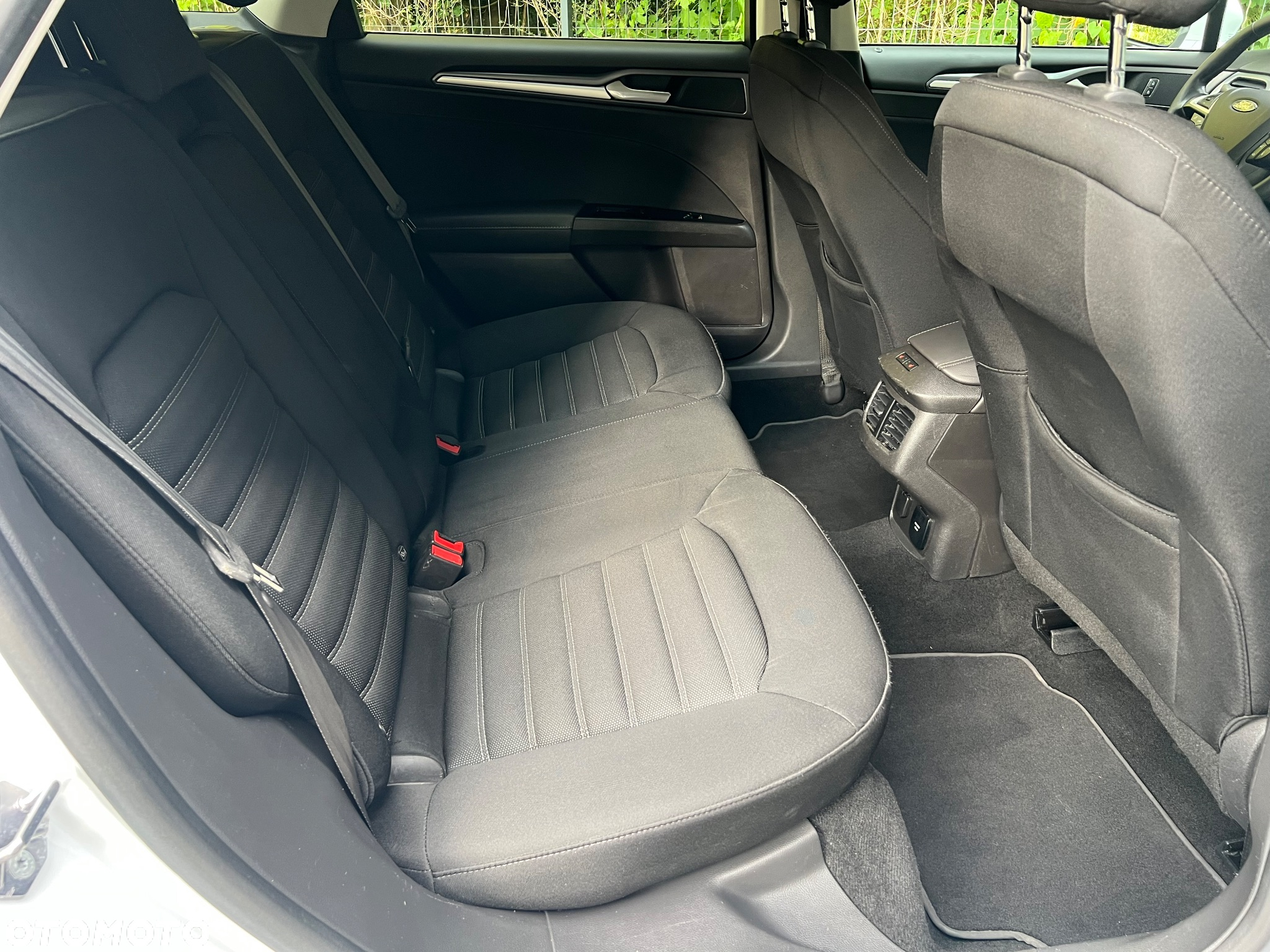 Ford Mondeo 2.0 TDCi Ambiente - 36