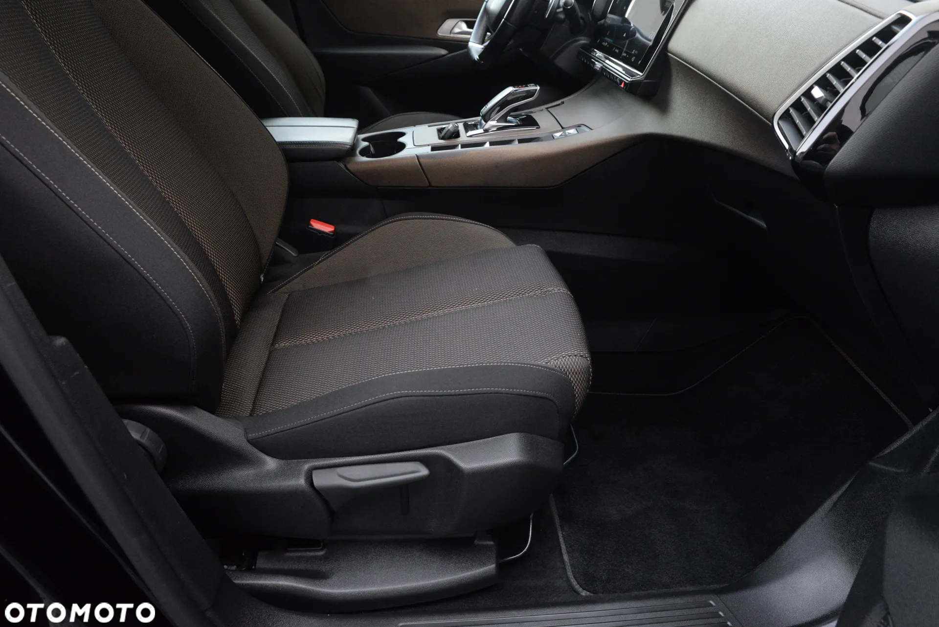 DS Automobiles DS 7 Crossback 1.5 BlueHDi Performance Line + - 38