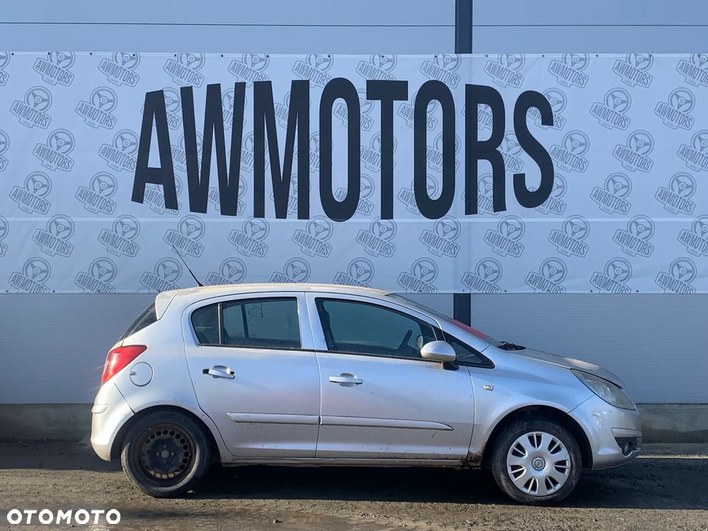 OPEL CORSA 2006 *SAMOCHÓD NA CZĘŚCI* 3852 MASKA, LAMPA, DRZWI, LUSTERKO, ZDERZAK, GRILL, BŁOTNIK, KLAPA, BELKA, DESKA, FOTELE, KANAPA, ĆWIARTKA KIEROWNICA, TARCZE, ZACISKI, ZAWIESZENIE, KOMPLETNY PRZÓD, KOMPLETNY TYŁ, LICZNIK, ZEGARY, PRAWE LEWE PRZÓD TYŁ - 3