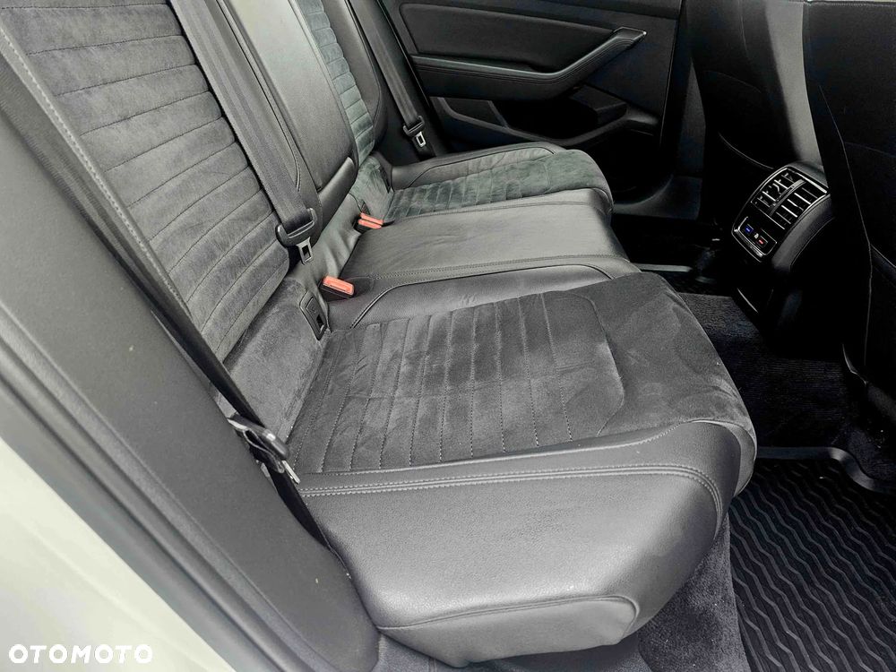 Volkswagen Passat Variant 2.0 TDI SCR 4Motion DSG Highline - 25