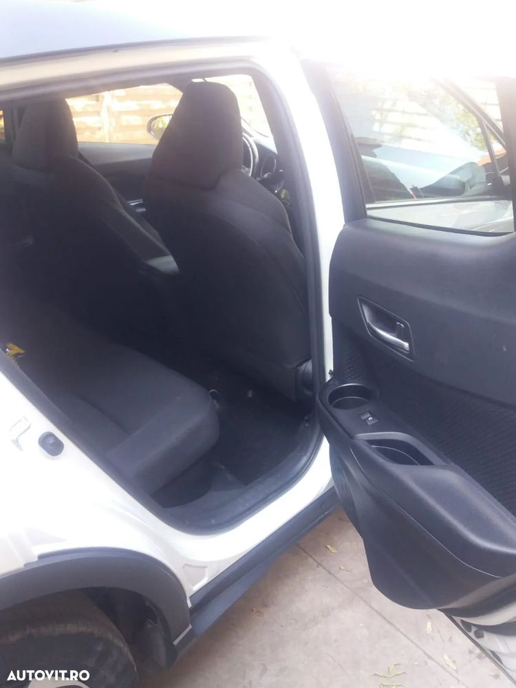 Toyota C-HR 1.8 HSD 4x2 CVT C-ult LED - 8
