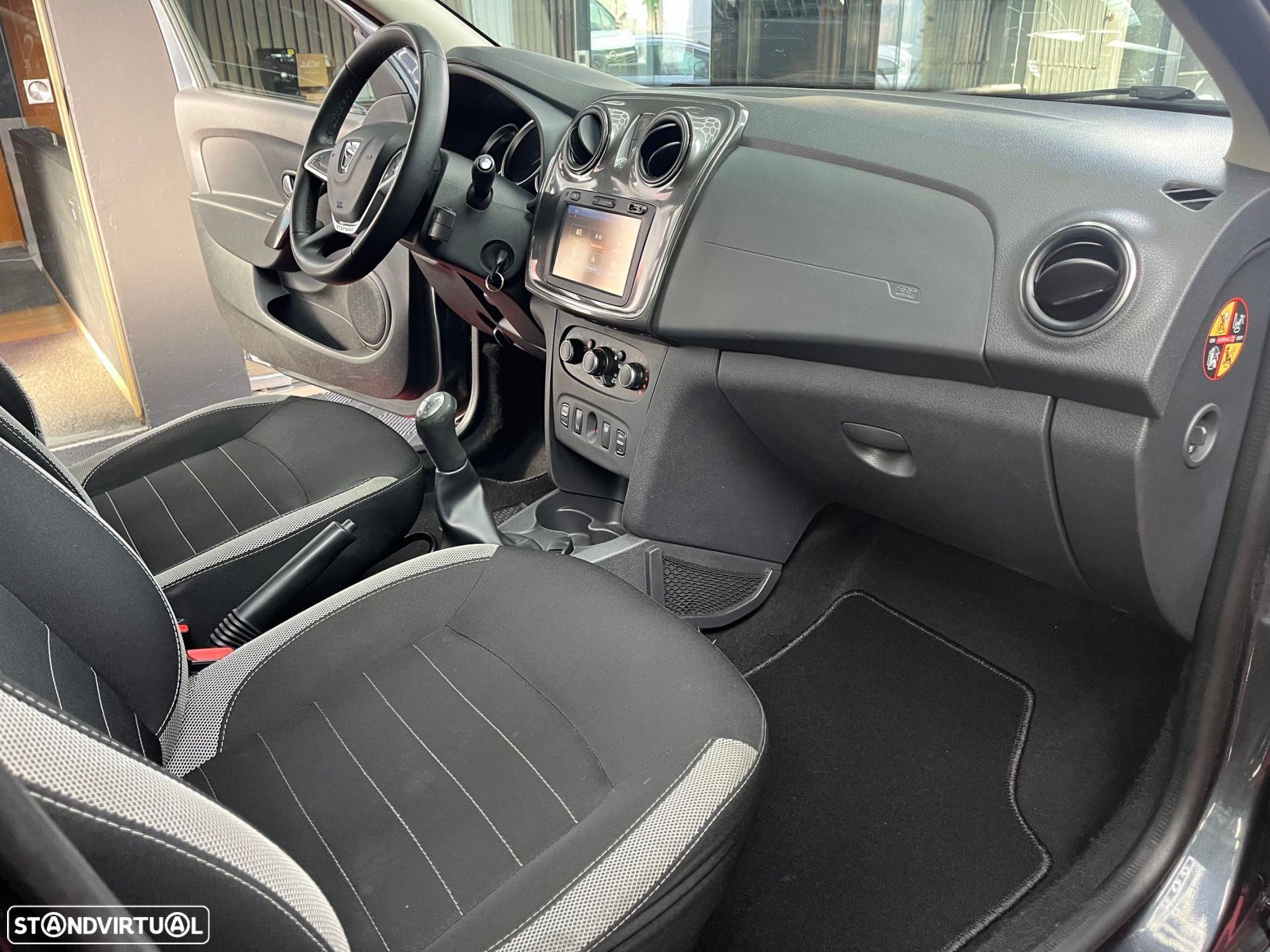 Dacia Logan 0.9 TCe Confort - 9