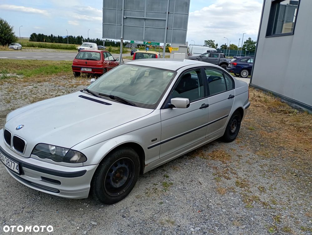 BMW Seria 3 318i - 1