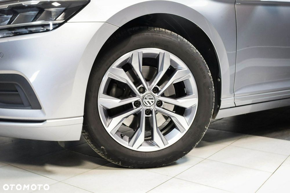 Volkswagen Passat - 4