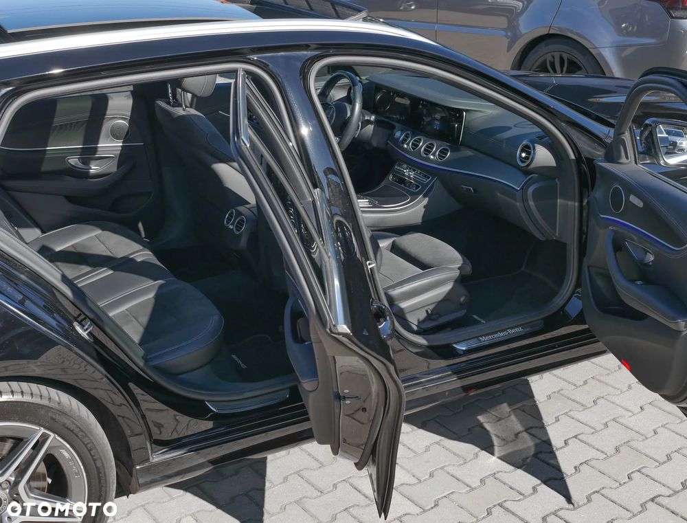 Mercedes-Benz Klasa E 300 9G-TRONIC AMG Line - 18