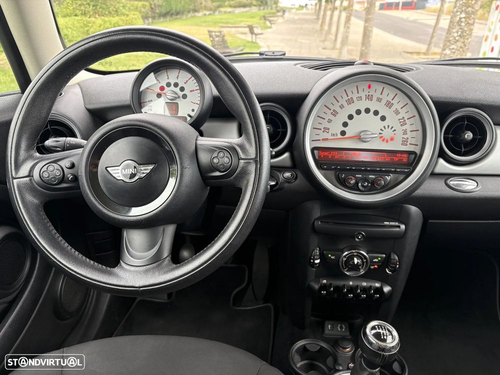 MINI 3 Portas One D - 13