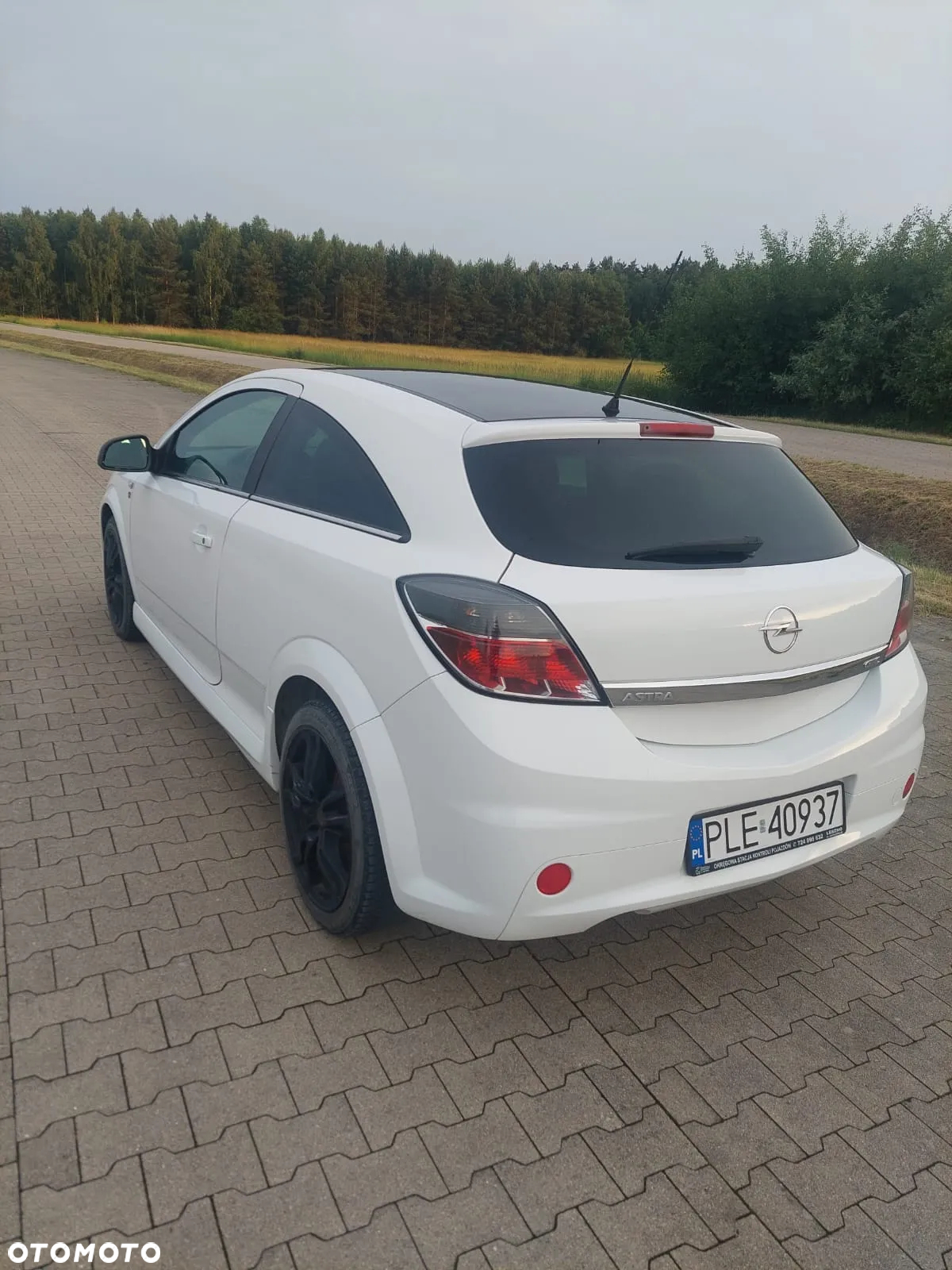 Opel Astra GTC 1.6 - 10