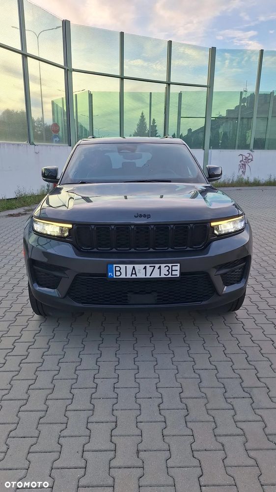 Jeep Grand Cherokee - 11