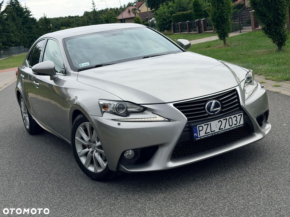 Lexus IS 300h F Sport - 16