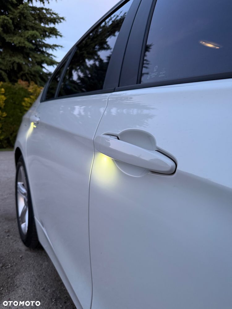 BMW Seria 3 320i - 17