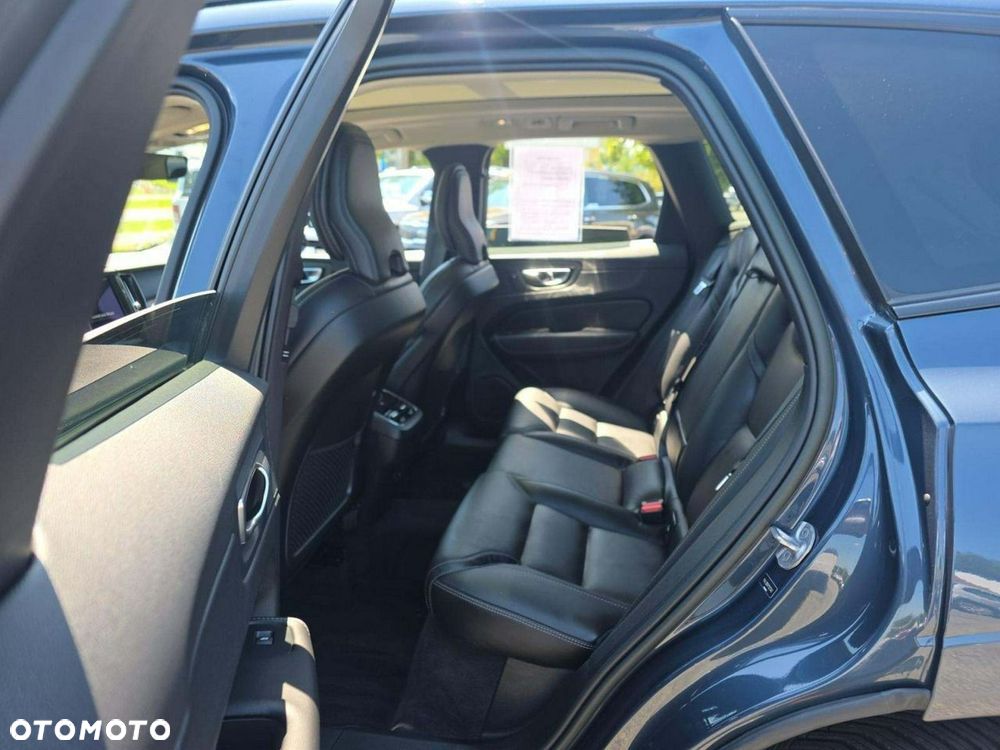 Volvo XC 60 B5 B AWD Ultimate Dark - 9