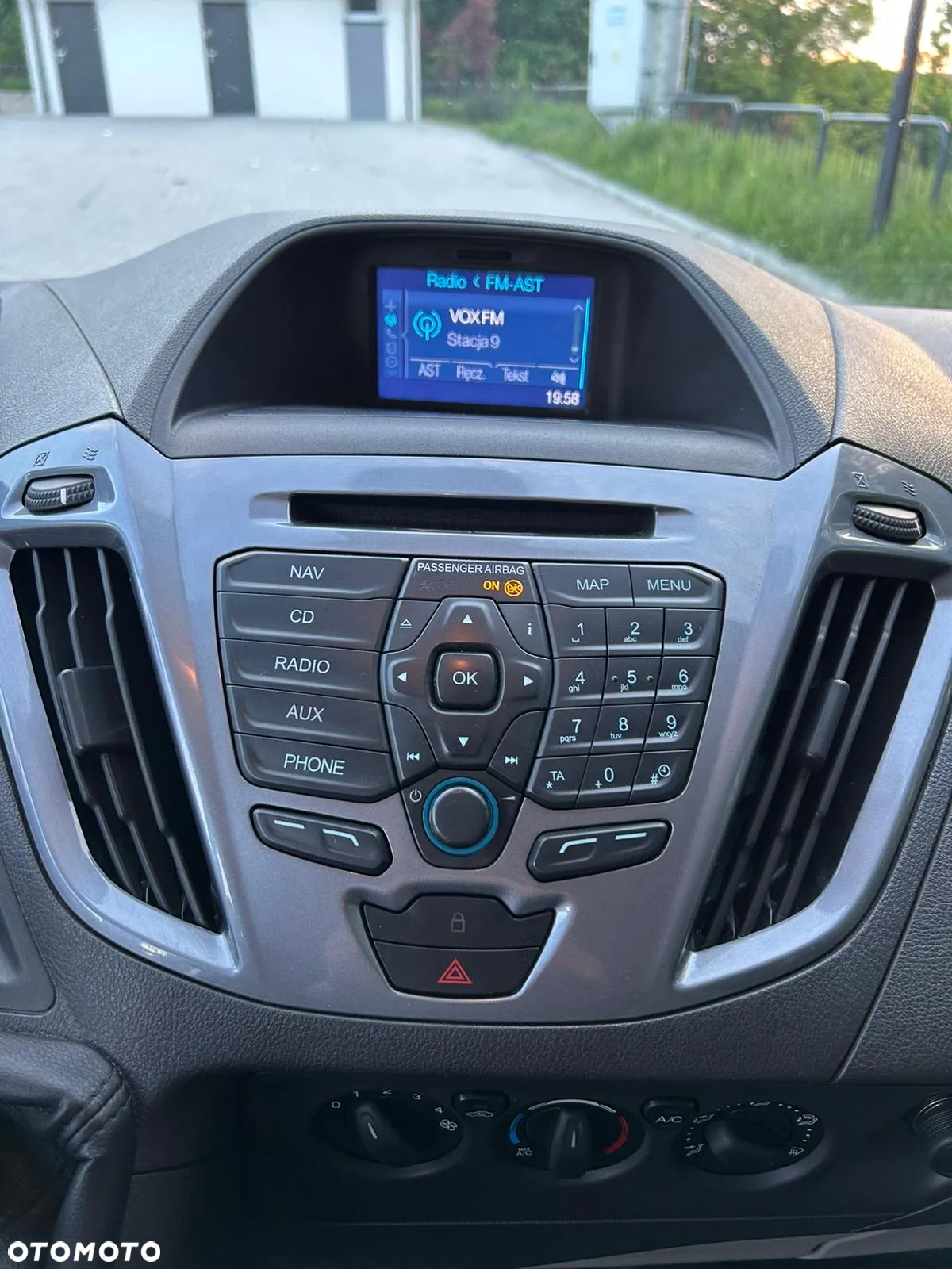 Ford Tourneo Custom - 24