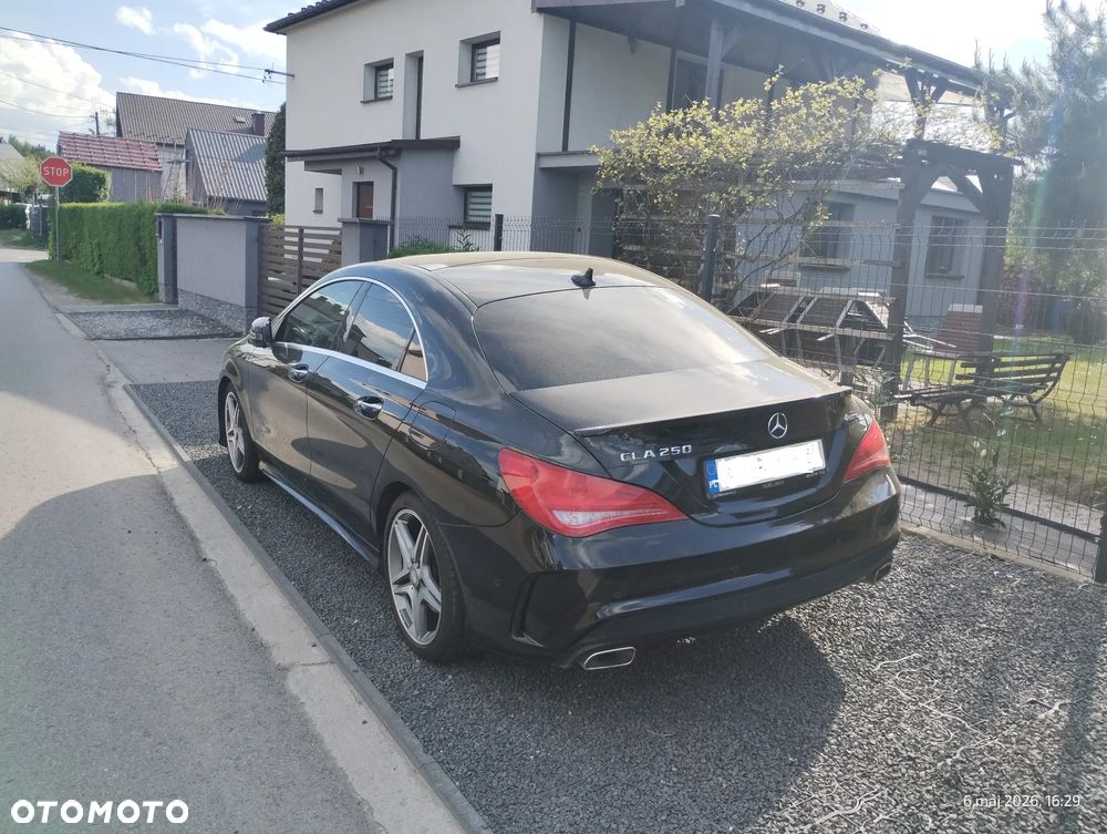 Mercedes-Benz CLA 250 4Matic 7G-DCT - 2