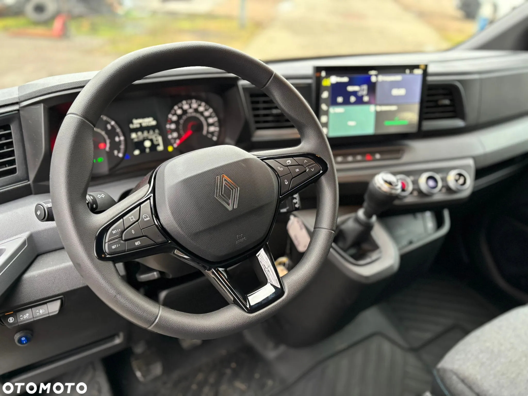 Renault Master 9EP kontener z windą - 2