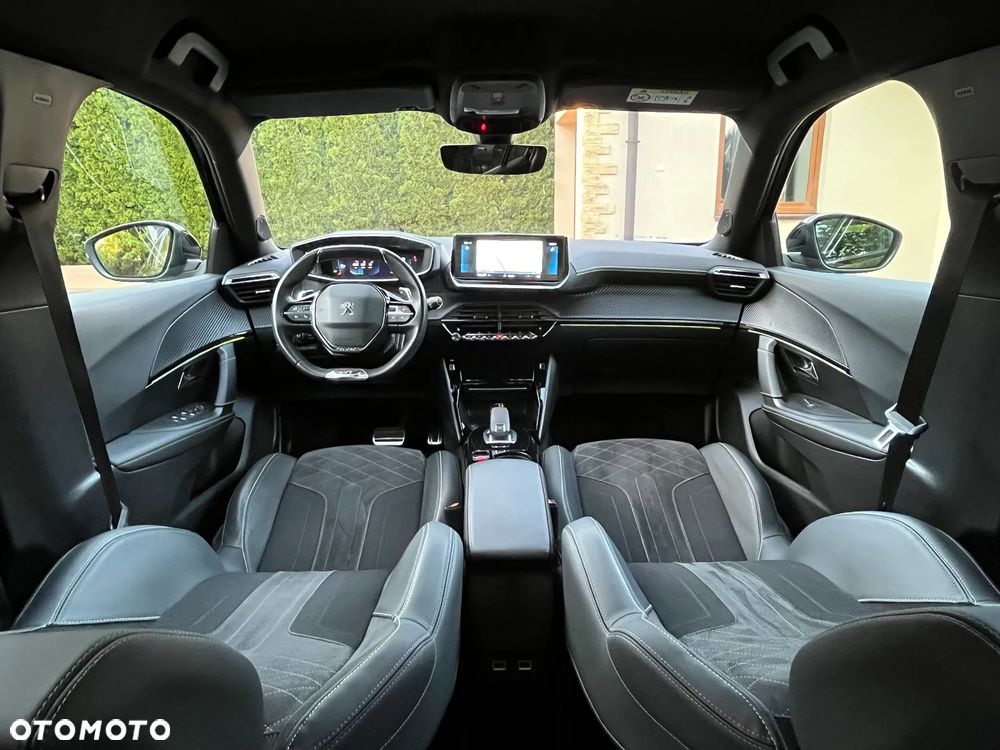 Peugeot 2008 PureTech 130 EAT8 GT - 11