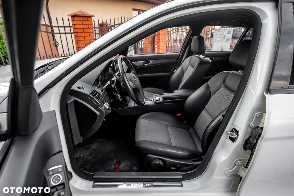 Mercedes-Benz Klasa C 200 T (BlueEFFICIENCY) 7G-TRONIC Elegance - 17