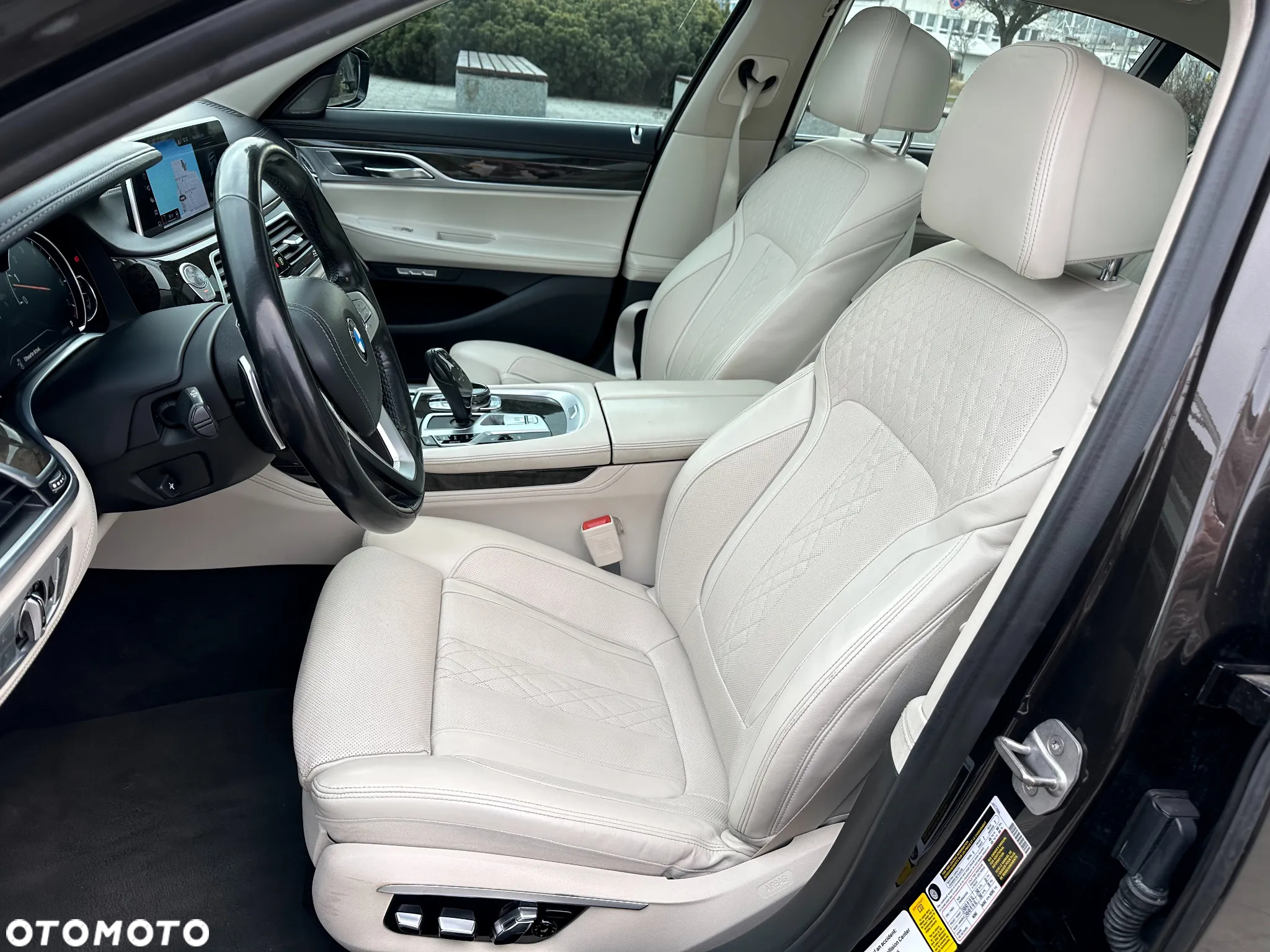 BMW Seria 7 740Li - 15