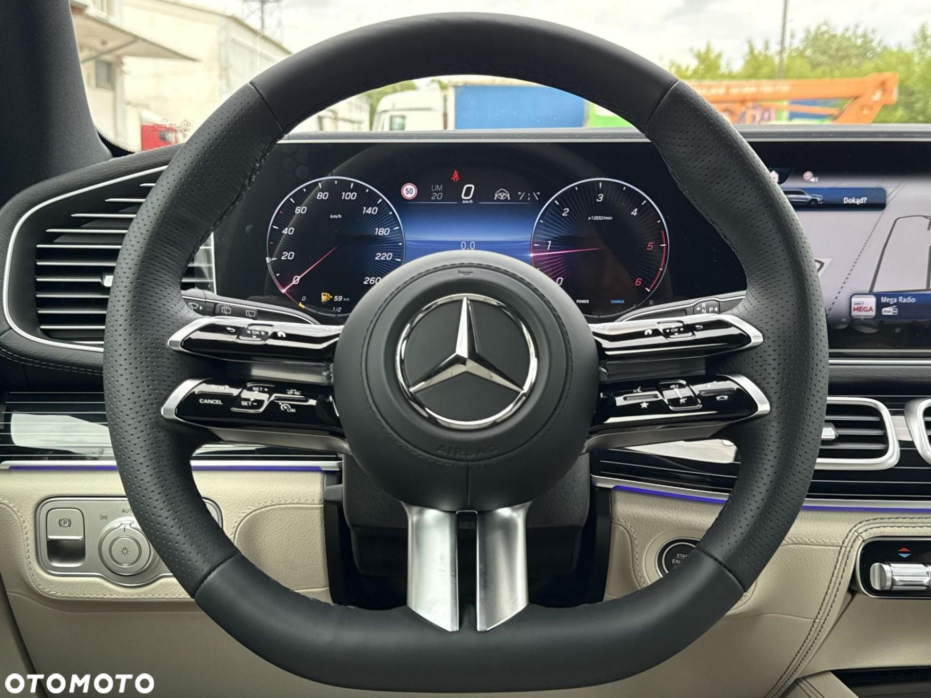 Mercedes-Benz GLS - 24
