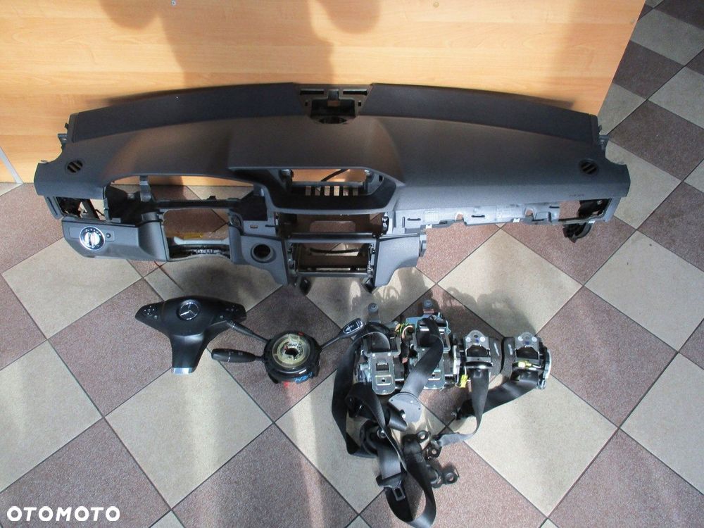 Konsola pulpit deska MERCEDES E KLASA 212 - 1
