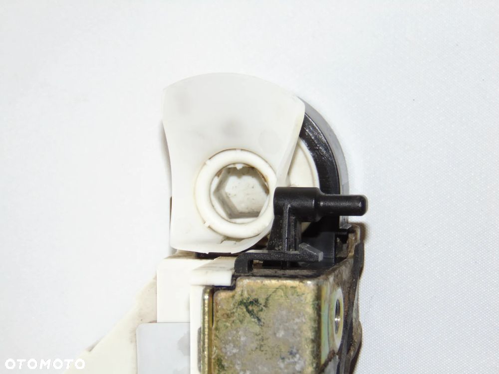 Zamek 6 PIN przedni przód lewy kierowcy Peugeot 407 , 04-10r - 12